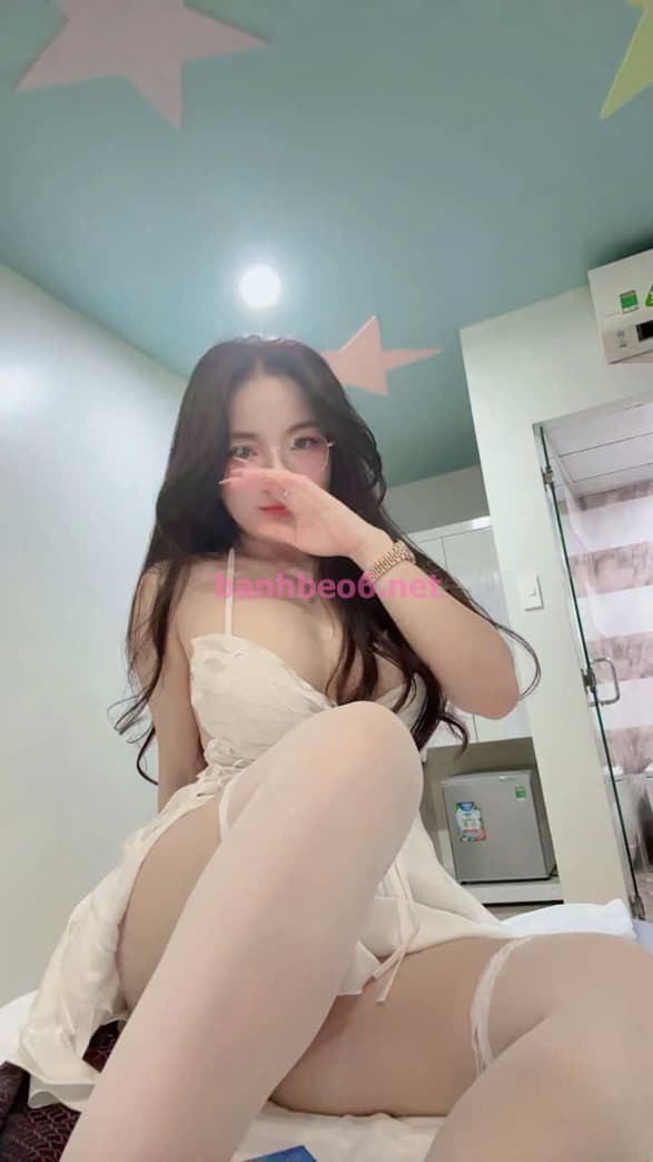 GÁI DÂM LISA_MÔNG CONG,VÚ BỰ,LÀM TÌNH BAO PHÊ LUÔN NHA 