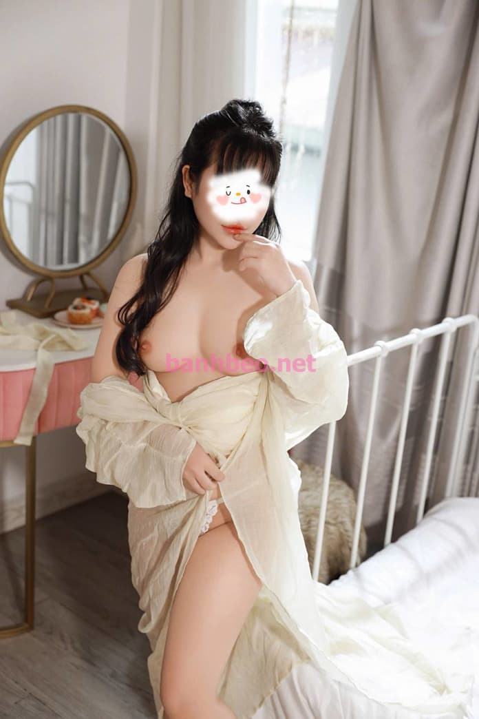 Phương Linh_ Gái xinh chiều khách, body gợi cảm