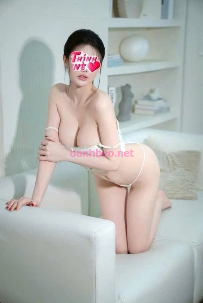 Thúy Vy xinh đẹp dâm đãng 