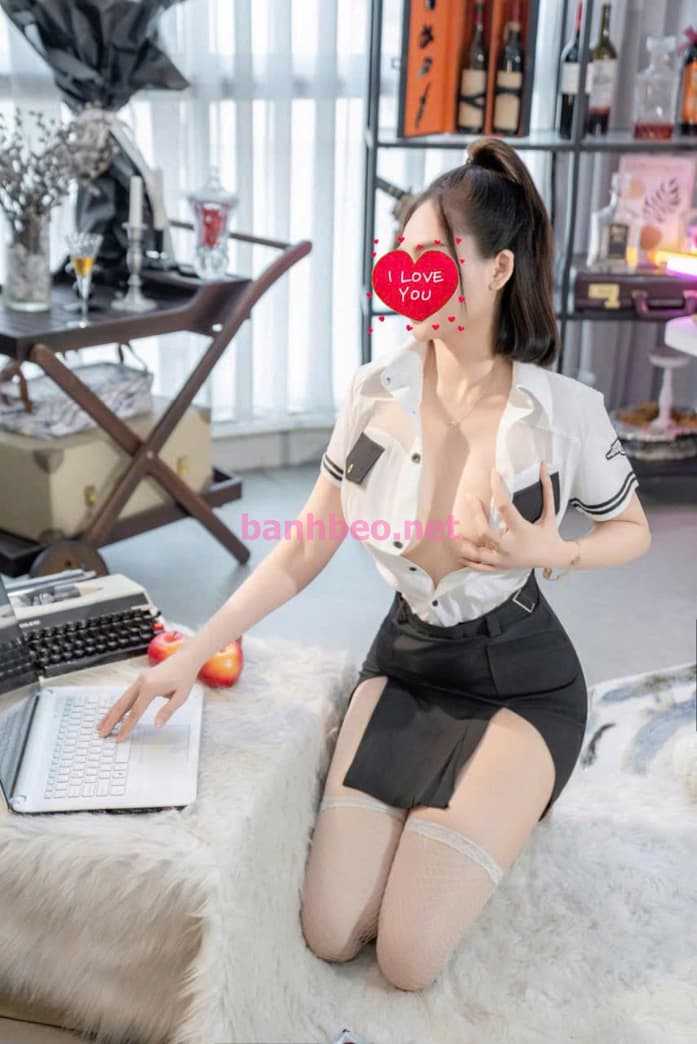 Yến Vy - cô nàng thư kí dâm đãng