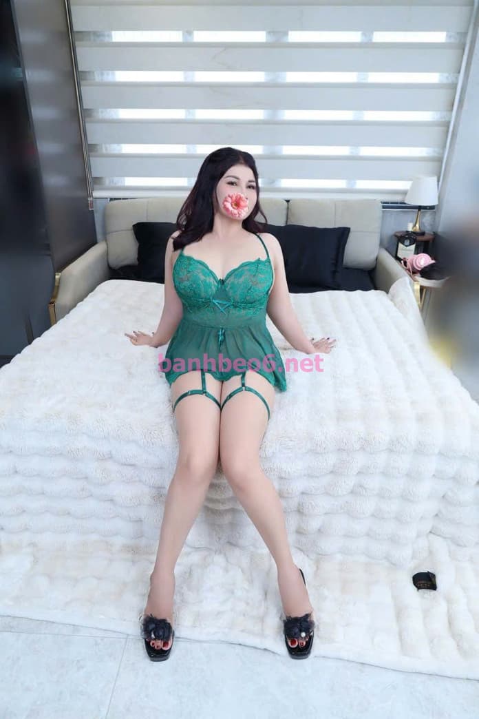 Trinh Trinh - Vú to, Bướm mướt
