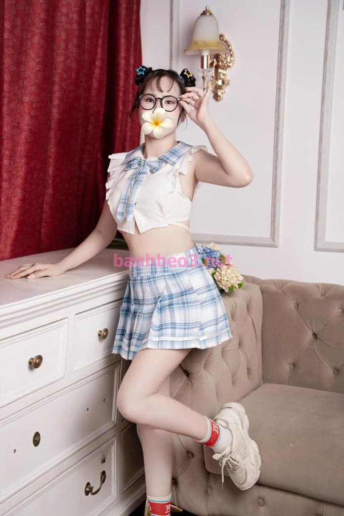 Quỳnh Nhi_ Gái dâm chiều khách