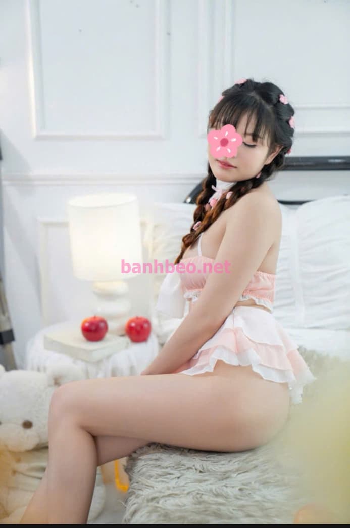 GÁI XINH ANH THƯ _ NHỎ NHẮN ĐÁNG YÊU CHIỀU KHÁCH NHIỆT