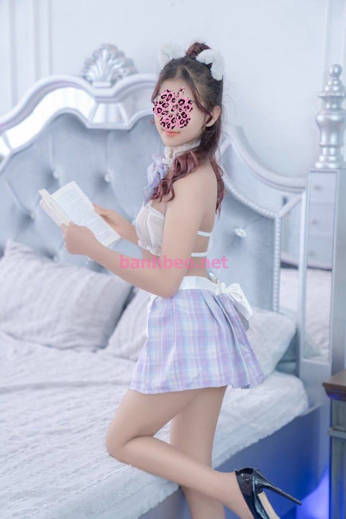 [⭐ Kiểm Định✔ ] LY LY - Vẻ Đẹp Tinh Khôi 2K4, Da Trắng, Dáng Xinh - Đỉnh Cao Cảm Xúc!
