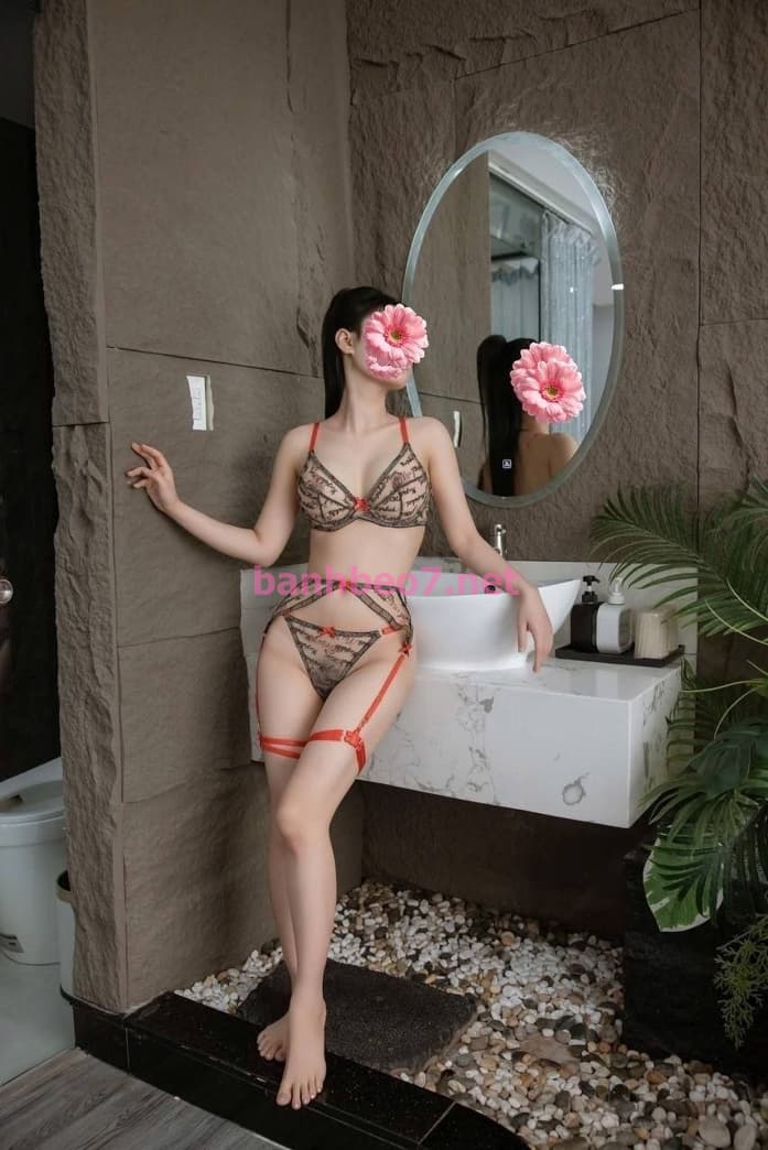 ❤️CÓ CLIP SEXY❤️NHƯ NGỌC XINH XẮN NHIỆT TÌNH BÚ LIẾM CÁC KIỂU RẤT TÌNH CẢM VÀ CHIỀU CHUỘNG KHÁCH