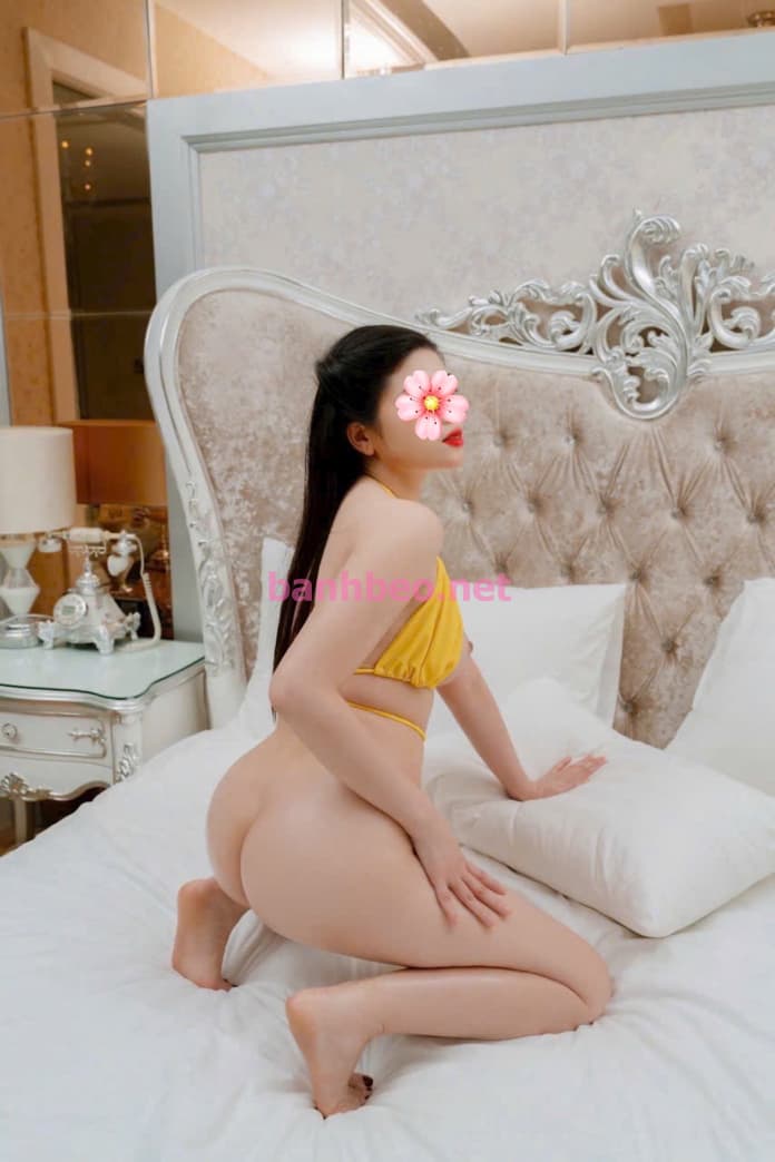 Quỳnh Anh -  Mặt xinh, body gợi cảm, làm tình cực phê
