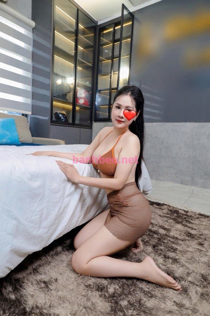 THANH TUYỀN XINH XẮN CHÂN DÀI BÚ LIẾM CU CHƠI KIỂU DÂM RẤT CHIỀU KHÁCH
