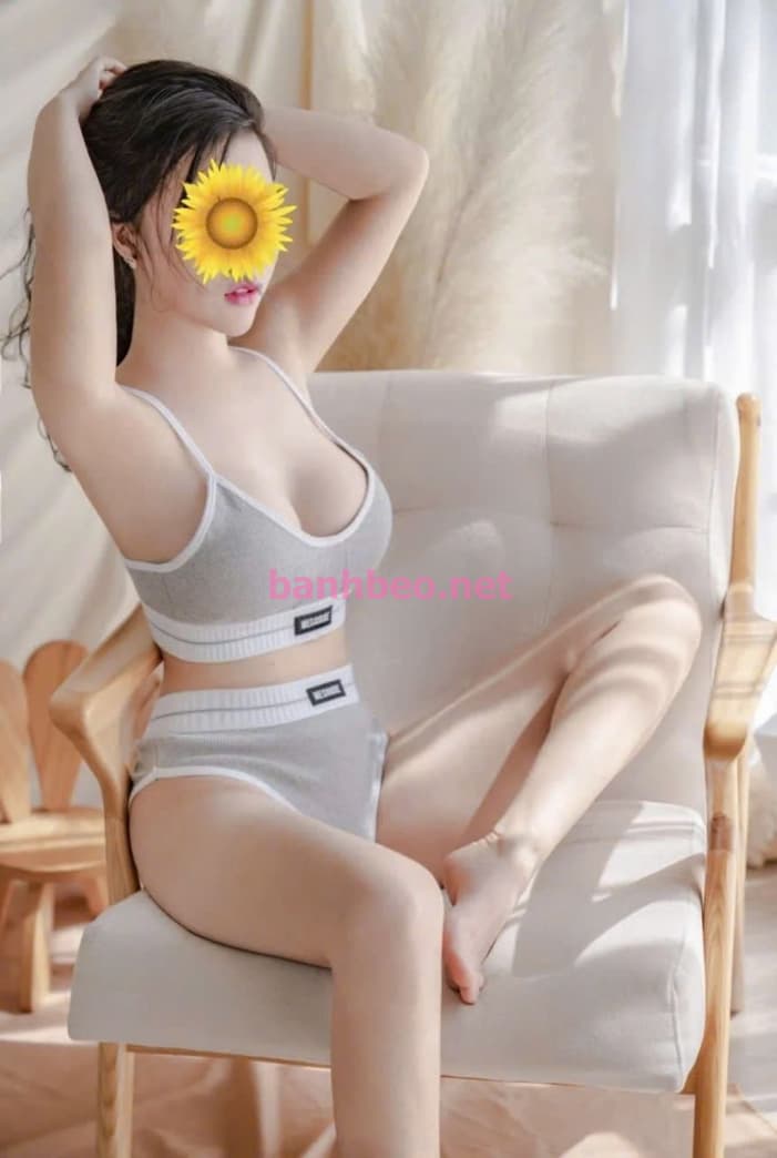 Khánh Thy💖💖💖 Khuôn Mặt Thanh Tú Đẹp Mơ Màng - Ngực To Body Mượt - Nồng Nàn Quyến Rũ Sexy - Gặp Em Chỉ Có Phê
