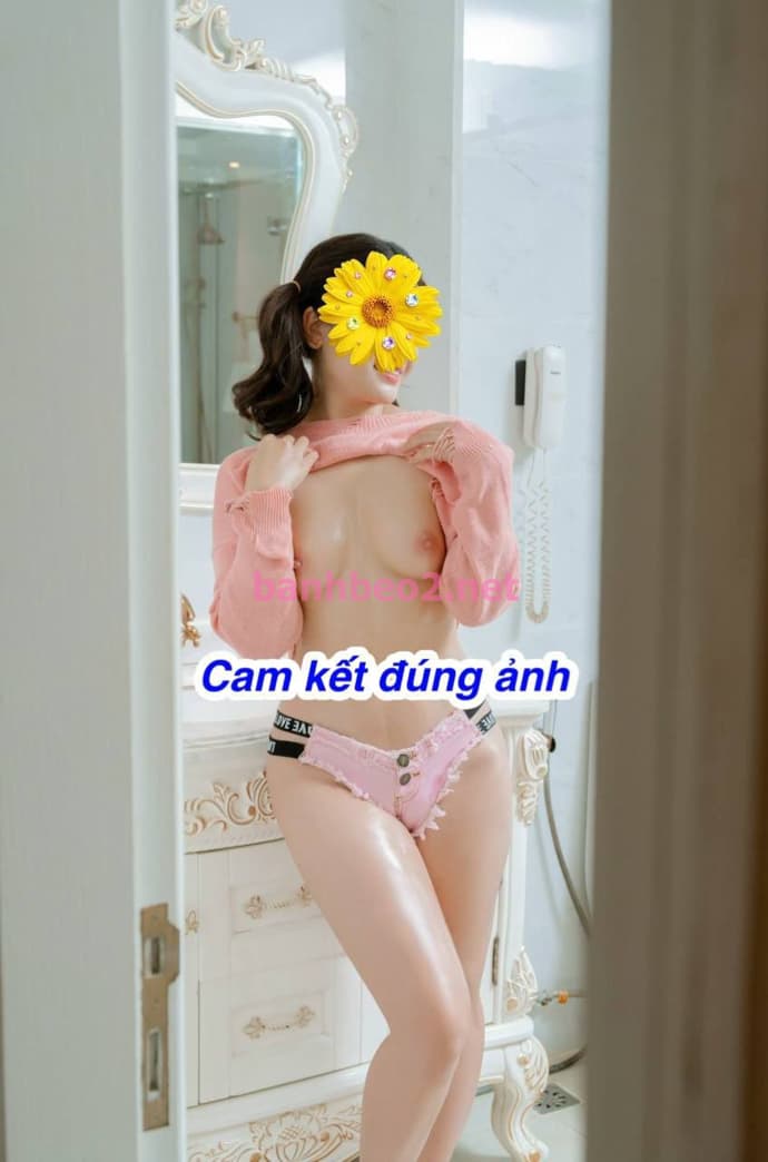 QUỲNH ANH EM GÁI XINH, DÁNG ĐẸP,BÍM ƯỚT ÁT,HÀNG THẬT