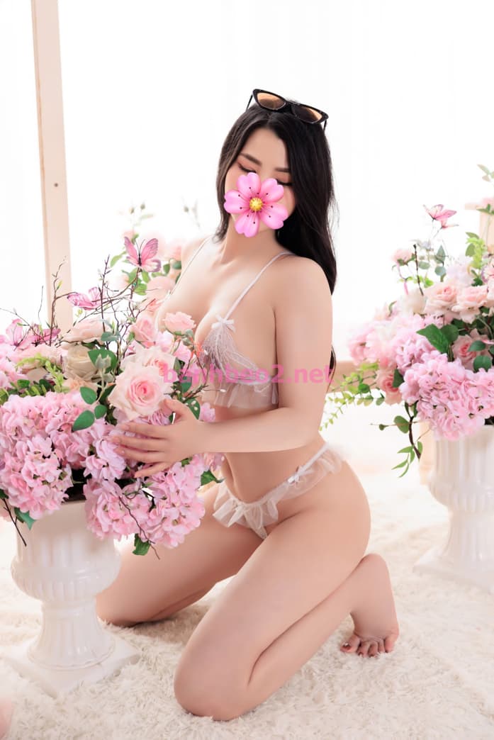 LY LY 170cm XINH XẮN, NGỰC ĐẸP, DÁNG CHUẨN DỊU DÀNG