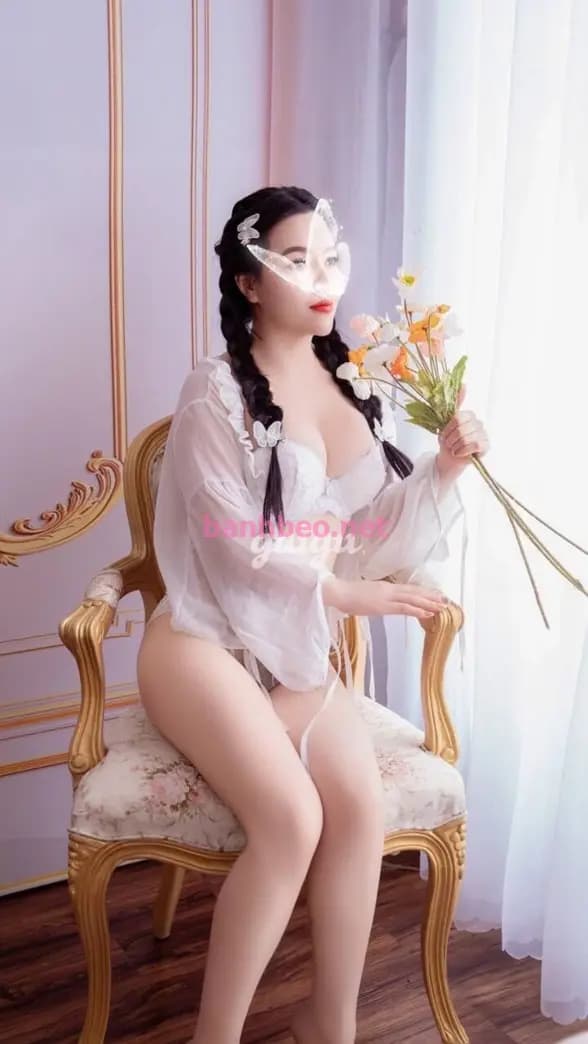 Thủy Tiên - Face xinh, Dáng Đẹp