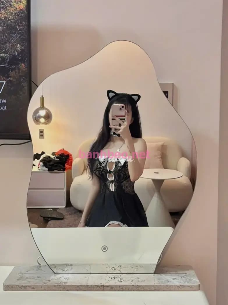 Bé Mon -Lolli siêu phẩm mình dây tình cảm hơn người yêu