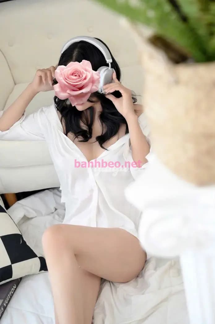 CÚN MIKA - Cô Nàng nóng bỏng - chiều chuộng