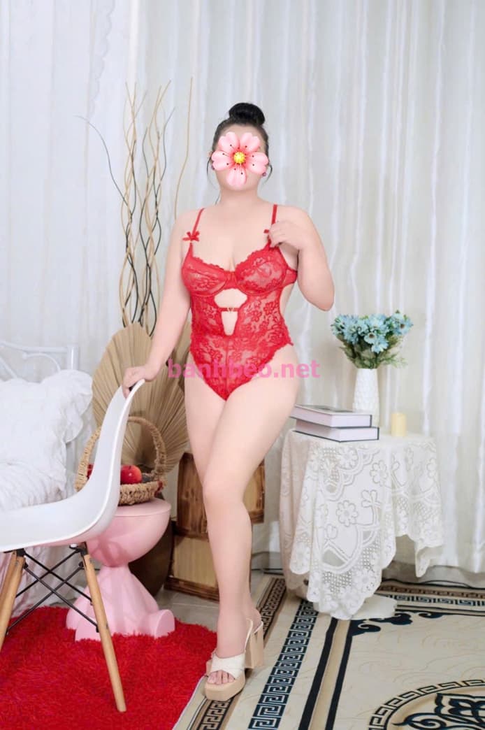 HOÀI THƯƠNG _ NGON BỔ RẺ RẤT DÂM GIÁ CHỈ 200k phục vụ như vua chúa bắn tinh trùng ra miệng, lên mặt không tính phí